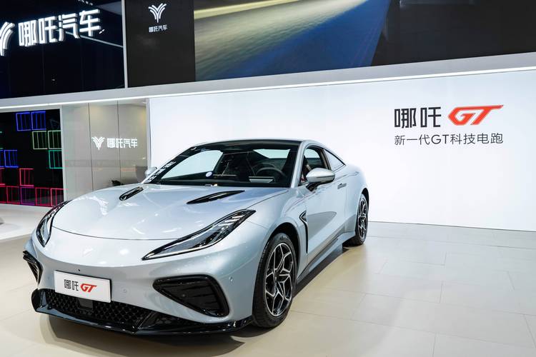 深圳龙岗区迪跃奇企业管理咨询哪吒汽车在智能汽车领域的表现，领途汽车在新能源汽车市场中的影响力